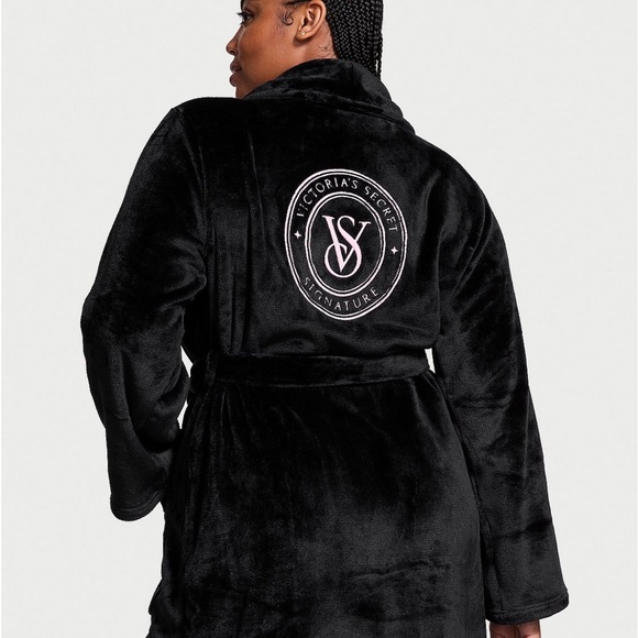 Victoria’s Secret Luxurious Black Women's Plush Robe - Picture 2 of 5